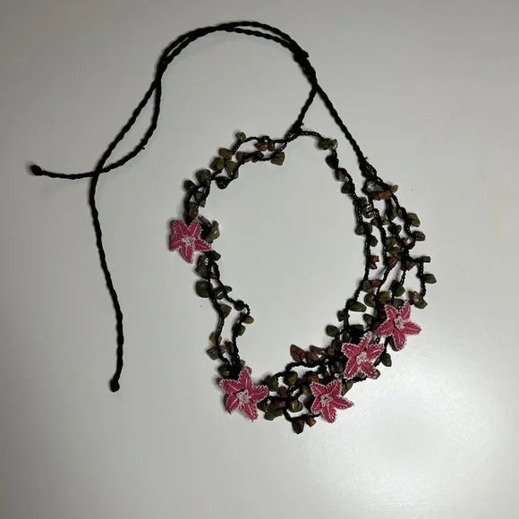 Point Lace Necklace - Picture 3 of 4